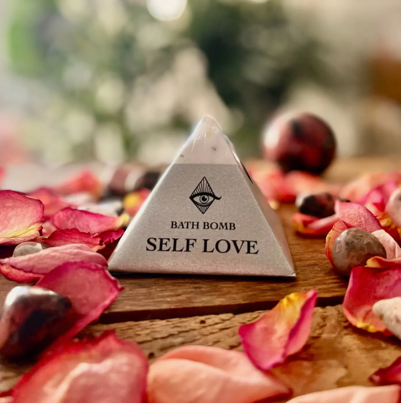 MFC Bath Bomb with Crystal